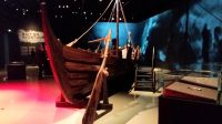 Fries museum: een nagebouwd Vikingschip op de tentoonstelling "Wij Vikingen". (foto van de telefoon)