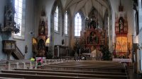 Interieur van de Katholieke kerk in het centrum van Oberstdorf.