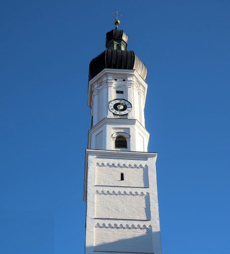 De toren van de kerk in Landsberg am Lech.