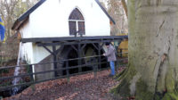 Voor de eerste cache moeten we een puzzeltje oplossen bij de watermolen.