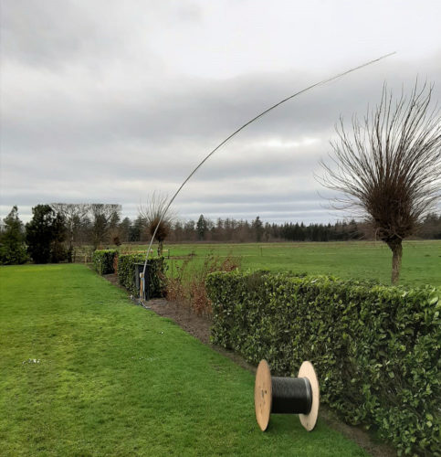 De 10m lange hengel met de verticale antenne voor de 40m-band tijdens de storm op zondag!