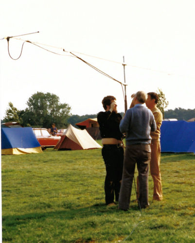 Ruimte genoeg voor een antenne van (horizontaal) 6 meter lang!