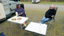 Koffie op alsook de halve zelfgebakken boterkoek van Lidy.