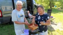 Terug op de camping maken Peter en Lidy een heerlijk Indisch gerecht!