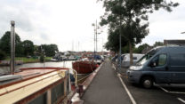 Aan de haven van Weener, niet ver van de grens met Oost-Groningen.