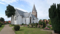 Het kerkje aan het einde van de hoofdstraat.