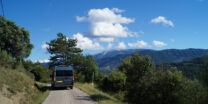 Onderweg. Rechts op de achtergrond de Mont Ventoux.