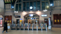 De hal van het Jugendstil station in Haarlem.