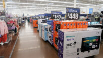 De Walmart verkoopt ook hele grote televisies voor relatief lage prijzen...