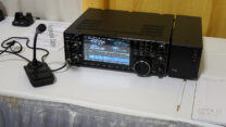 Onze Icom IC-7610, een kortegolf zendontvanger van meer dan € 3000.