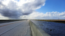 De Everglades, soms eindeloze kale moerassen langs een kanaal...