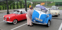 Drie 'museumstukken' uit het zuid-Duitse Augsburg. Een Goggomobil, een BMW Isetta en een Fiat 500.