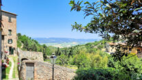 Prachtige uitzichten vanaf de heuvel waarop Volterra ligt.