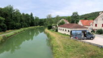 Naast de lavoir van Gissey-sur-Ouche.