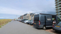 Aan de boulevard in Egmond aan Zee.