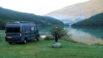 's Ochtends vroeg op de camping, rond 06.45 uur.