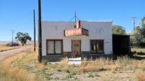 Twin Buttes bar/café in Atomic City: volgens Google gezellig, niet duur en een score van 4,7 sterren!