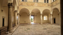 Binnenplaats in het Palazzo van voormalig paus Pius II (15e eeuw).