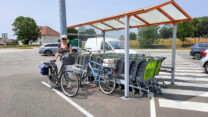 Op de fiets naar de supermarkt voor boodschappen. En nee, we hamsteren geen toiletpapier!