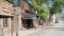 Straatbeeld in Virginia City.