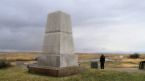 Het oorspronkelijke monument ter nagedachtenis aan de militairen.