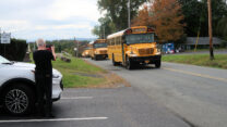 En dan opeens: allemaal schoolbussen!