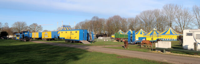 Het circus is in Goch, we delen de camperplaats. We hebben dit eerder meegemaakt.