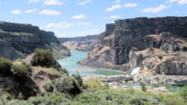 De Snake River heeft zich hier diep in de basaltlagen ingesleten...