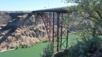 Boogbrug over Snake River.